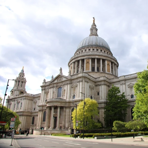 Вид на купол Кафедрального Собора Святого Павла в Лондоне.