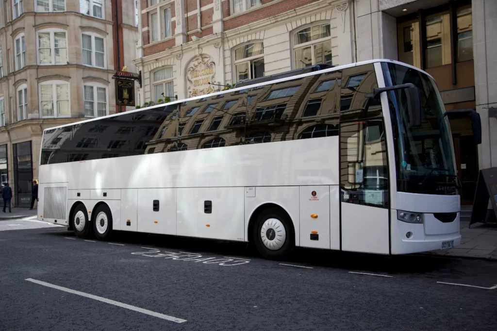 Автобус Vanhool 55 в Лондоне.